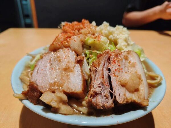 大阪・扇町公園で麺フェス『麺革命!! 背徳マシマシフェス2025』開催