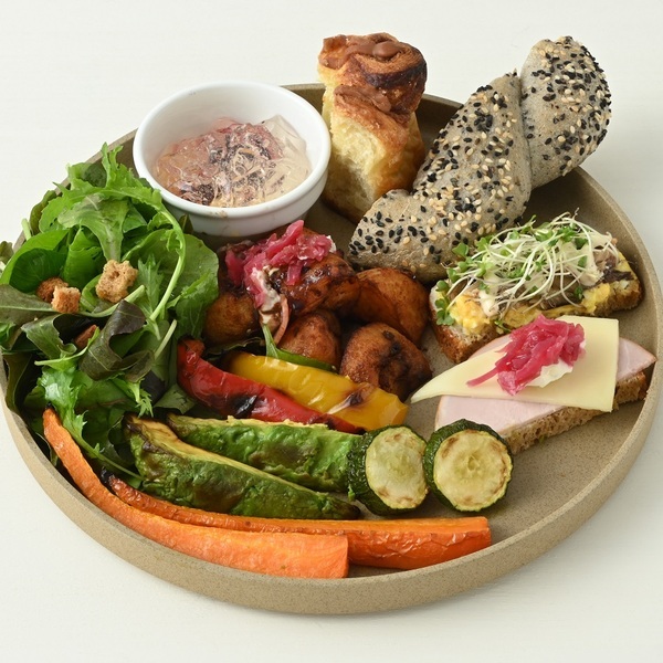 【あべのハルカス近鉄本店】「しあわせの国」と言われるデンマークをお手本にしたカフェ＆ショップ「KAFFE OTTE（カフェ オッテ）あべのハルカス店」では、新メニューを9 月17 日(水)より発売