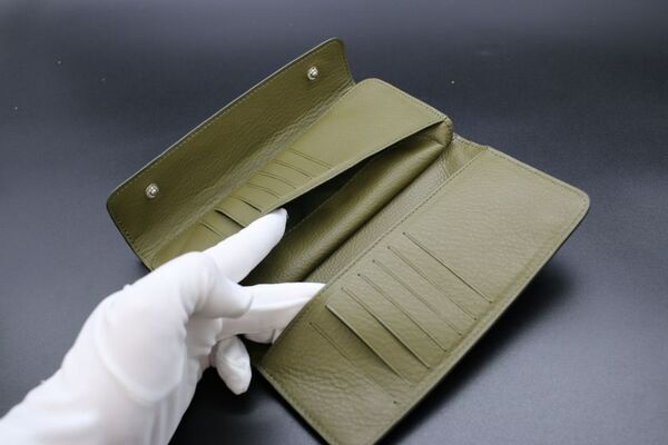 タイ産シャムワニを使用した最高級クロコダイル長財布を10月1日にWebサイトにて発売