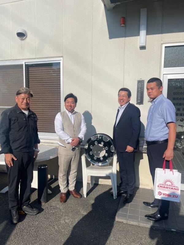 株式会社ヨロズ物流と大阪芸術大学写真学科による産学連携プロジェクト　チャオヤントラックタイヤの広告ビジュアルを制作！！～アルミホイールは花魁Japanとコラボレーション～