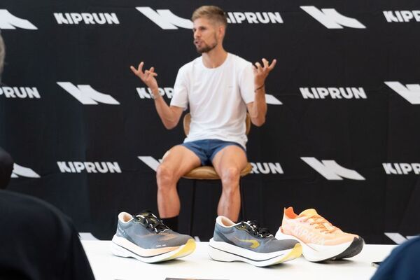 10,000メートル優勝！フランス代表 ジミー・グレシエ　KIPRUN特別イベントで日本のランナーと深く交流