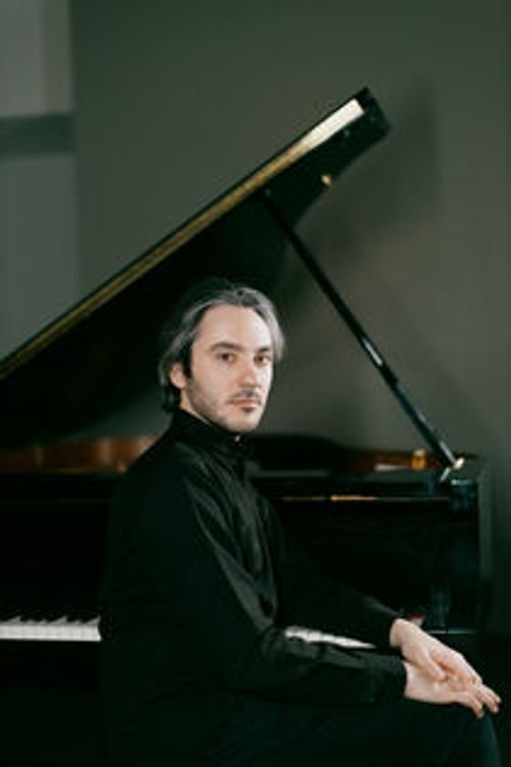 前回のショパン国際ピアノ・コンクール第2位、つねに好奇心と発見に満ち、独自の道を探求するピアニスト、アレクサンダー・ガジェヴによる待望の再来日公演！11月11日(火)東京オペラシティで開催