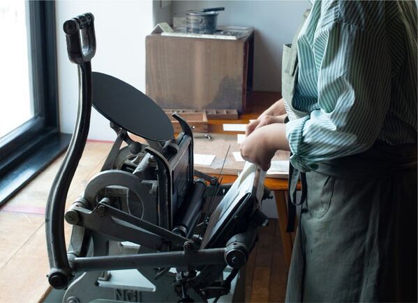 カフェで気軽に活版印刷体験！「富ヶ谷レタープレス」10月よりワークショップ開始