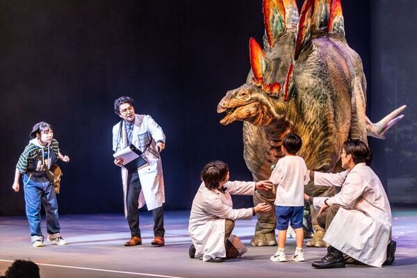 全国およそ80都市にて通算30万人以上を動員した大人気ステージ『恐竜ラボ！』待望の新作が11月より全国で開催！