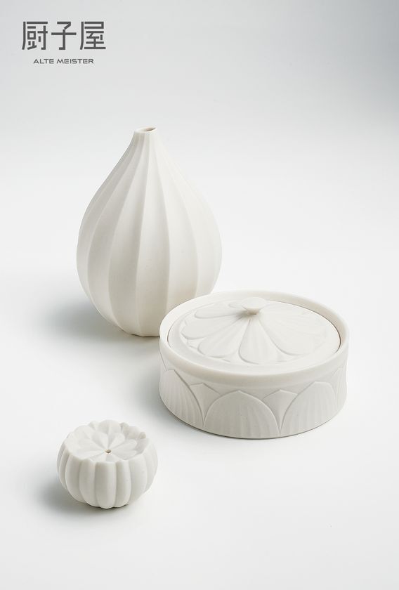 繊細で柔らかな世界を白磁で生み出す 陶芸家・若杉聖子による個展「若杉聖子の具足展」を9月27日(土)より開催