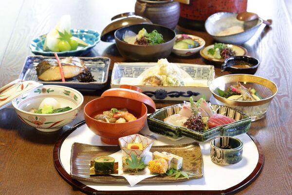 美観地区にある江戸時代の商家建築「料理旅館鶴形」開業55周年記念の特別宿泊プランを10月1日より販売開始