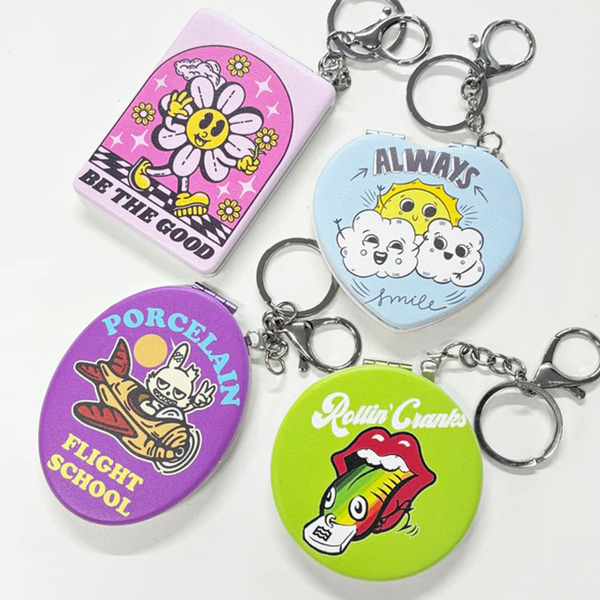 外出先で便利！オリジナル印刷対応「コンパクトミラーキーホルダー」を発売