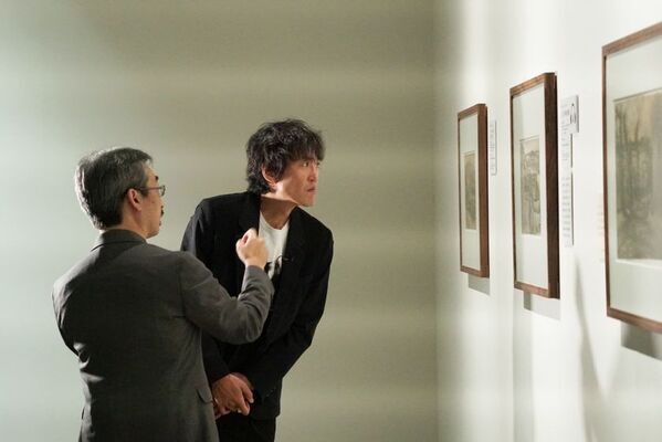 千原ジュニアが《夜のカフェテラス》と出会う　カンテレでゴッホ展特別番組放送