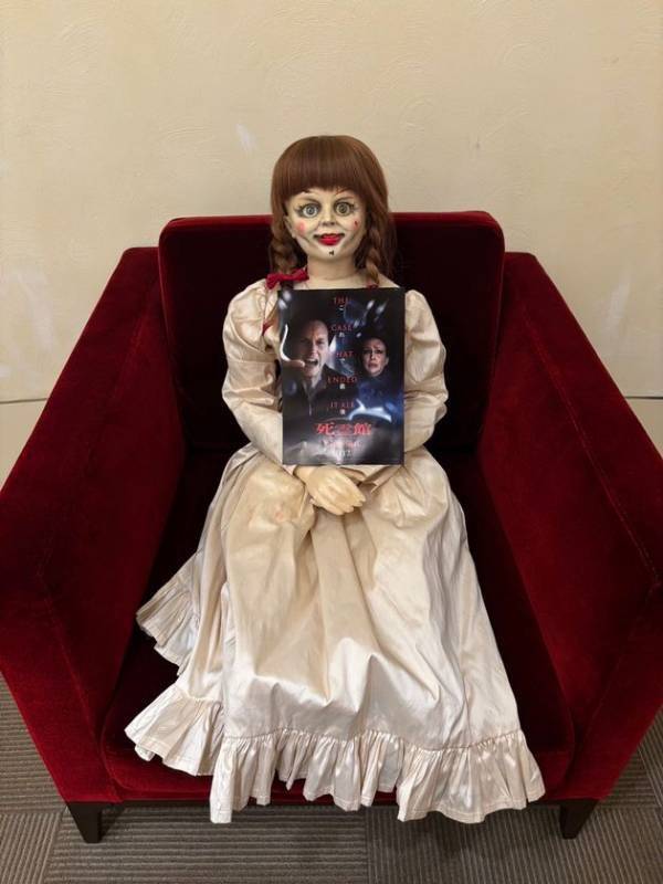 映画『死霊館 最後の儀式』(10月17日(金)公開)公開記念　呪物cafeジュジュにて期間限定コラボカフェ開催決定！