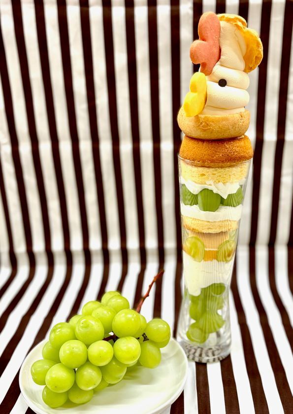 メガ盛りシリーズ第3弾！シャインマスカットをまるごとふんだんに使用した「メガ盛りコッコちゃんパフェ～オータムVer～」を発売