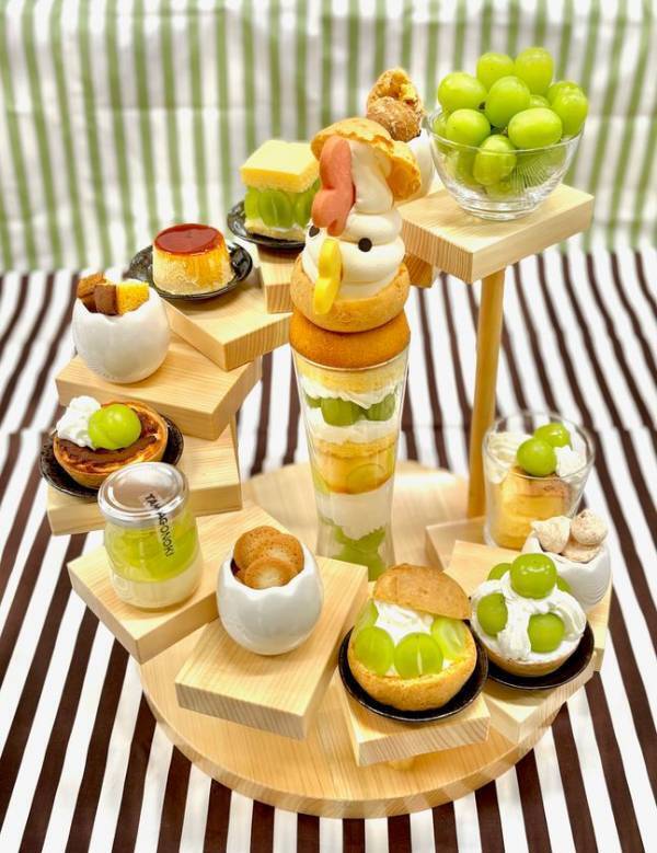 メガ盛りシリーズ第3弾！シャインマスカットをまるごとふんだんに使用した「メガ盛りコッコちゃんパフェ～オータムVer～」を発売