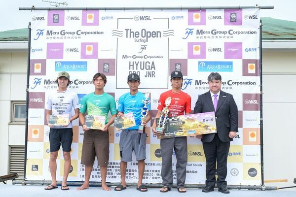 宮崎県で行われたWSL公認大会「The Open Surfing Miyazaki Series」　QS2000宮崎プロは小林桂と川瀬心那が優勝　日向プロジュニアは佐藤利希、松山黎音が制覇