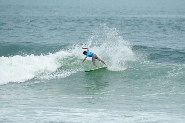 宮崎県で行われたWSL公認大会「The Open Surfing Miyazaki Series」　QS2000宮崎プロは小林桂と川瀬心那が優勝　日向プロジュニアは佐藤利希、松山黎音が制覇