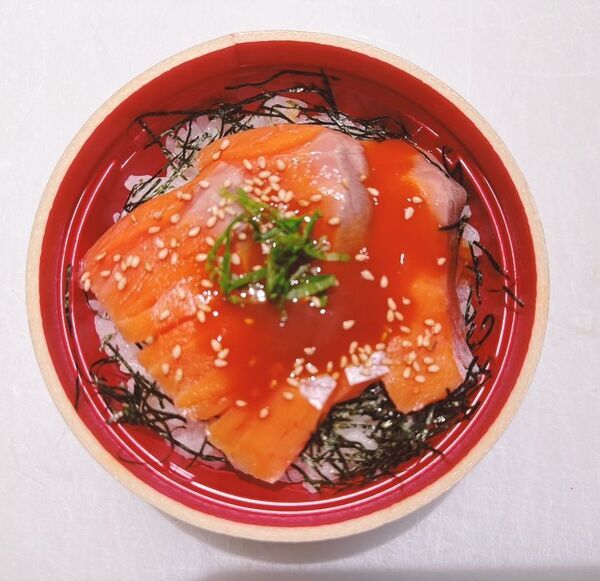 ＼これでもか！サーモンづくしのサーモン・銀鮭まつり！／駿河湾沼津サービスエリア下り線「おさかな丼屋 とと丸」で秋の“サーモン・銀鮭”メニューを11/30(日)まで限定販売！