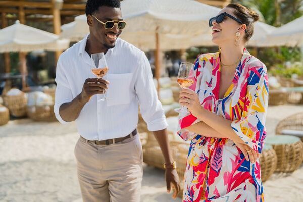 ジュメイラ・アル・カスルレストラン「フレンチ・リビエラ・ビーチ」を再オープン　新アペロプラン『ラ・ヴィ・アン・ロゼ』を提供開始