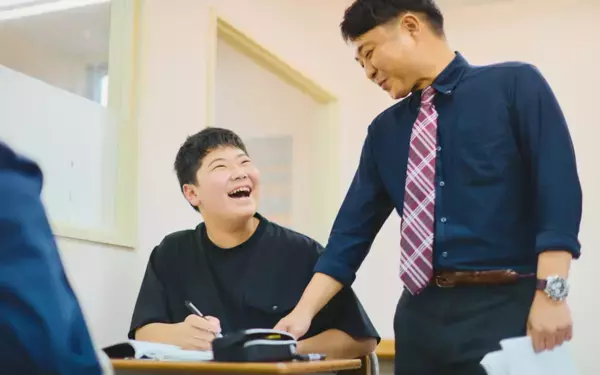 釧路市で学習塾を展開する学習塾あすなろ会が50周年を迎えるこの年に「北海道を代表する企業100選」に初選出。