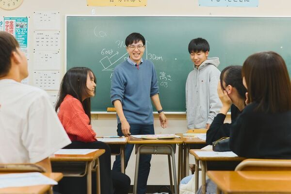 釧路市で学習塾を展開する学習塾あすなろ会が50周年を迎えるこの年に「北海道を代表する企業100選」に初選出。