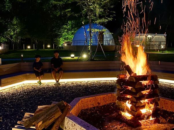 秋の日光を満喫！紅葉とハロウィン装飾を楽しむグランピング　「ブリリアントヴィレッジ日光」秋の紅葉プラン販売開始！