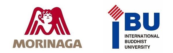 関西限定土産5本ハイチュウ＜ミックスジュース味＞試食イベントで学生が訪日外国人観光客への通訳として参画