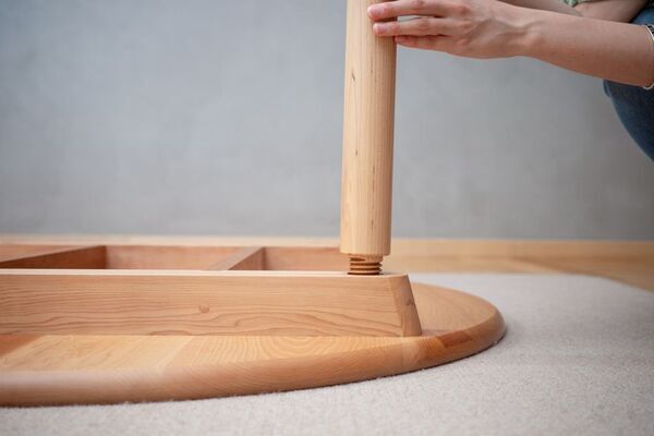 見過ごされていた木に新しい息吹を　オークヴィレッジ、希少な国産アサダ材を使用した新作家具・小物を発売