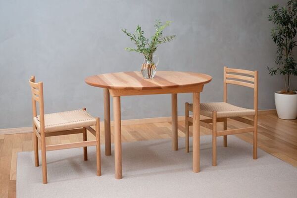 見過ごされていた木に新しい息吹を　オークヴィレッジ、希少な国産アサダ材を使用した新作家具・小物を発売