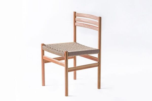 見過ごされていた木に新しい息吹を　オークヴィレッジ、希少な国産アサダ材を使用した新作家具・小物を発売