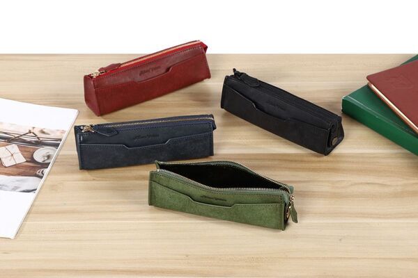 ＜Makuakeにて公開後からわずか1時間で目標達成＞“育てる革”プエブロレザーを纏った至高のペンケース　Alista Volareの新作「アヴィオ・プエブロ」がMakuakeにて先行販売を開始