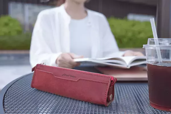 ＜Makuakeにて公開後からわずか1時間で目標達成＞“育てる革”プエブロレザーを纏った至高のペンケース　Alista Volareの新作「アヴィオ・プエブロ」がMakuakeにて先行販売を開始