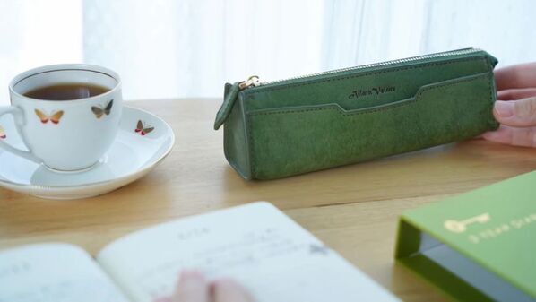 ＜Makuakeにて公開後からわずか1時間で目標達成＞“育てる革”プエブロレザーを纏った至高のペンケース　Alista Volareの新作「アヴィオ・プエブロ」がMakuakeにて先行販売を開始