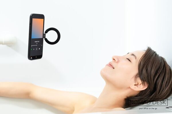 スマホも秋色に衣替え。多機能MagSafeリングに新色「サンドベージュゴールド」登場