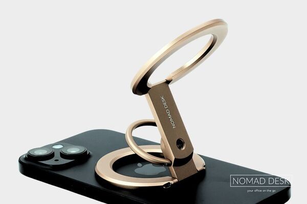 スマホも秋色に衣替え。多機能MagSafeリングに新色「サンドベージュゴールド」登場