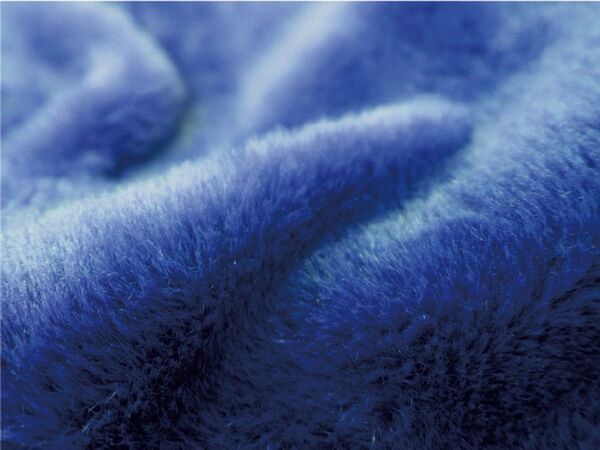 極上シルキータッチで「足ポカ快眠」を実現！「プレミアムフェイクファー電気毛布」にネイビーが新登場