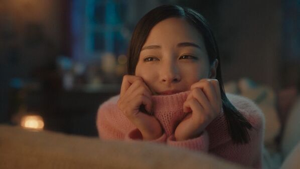 新CMキャラクターに広瀬すずさんが就任！ソフラン アロマリッチシリーズ新CMが10月15日から放映開始　「この香り、たまらんデス。」と広瀬さんのとろける表情は必見！広瀬さんの「たまらん」瞬間は…、一日中家で●●すること！？