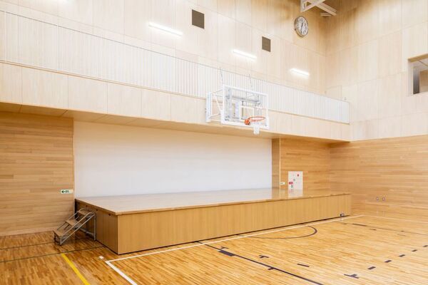 《新時代の学校づくりのヒントに！》公立学校の事例を紹介する『School+(スクールモア)』最新号を10月10日(金)発行！