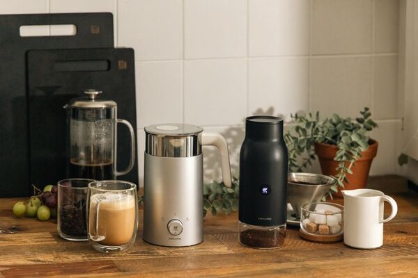 ツヴィリング、日本限定「コードレスコーヒーグラインダー」新発売　挽きたての香りを手軽に楽しむ充電式モデル登場