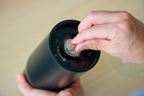 ツヴィリング、日本限定「コードレスコーヒーグラインダー」新発売　挽きたての香りを手軽に楽しむ充電式モデル登場