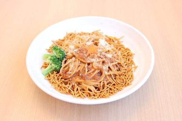 ベビースターラーメンのテーマパーク「おやつタウン」クリスマスイベントを11/1より開催　特別装飾やキャラクターショー、限定メニューが登場