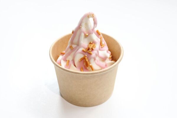 ベビースターラーメンのテーマパーク「おやつタウン」クリスマスイベントを11/1より開催　特別装飾やキャラクターショー、限定メニューが登場