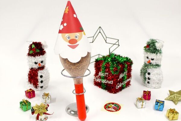 ベビースターラーメンのテーマパーク「おやつタウン」クリスマスイベントを11/1より開催　特別装飾やキャラクターショー、限定メニューが登場