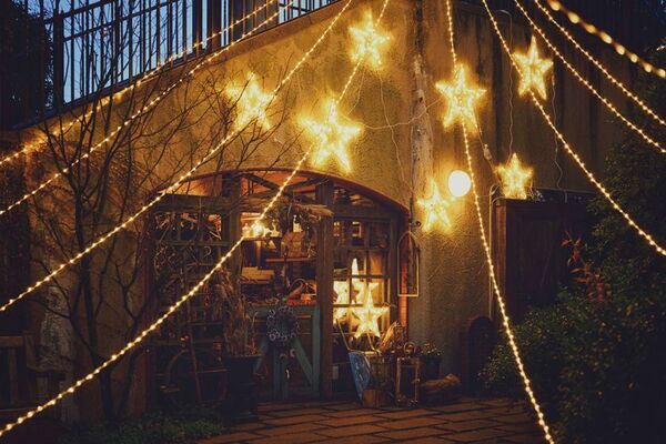 他とは一味違うクリスマスマーケット！山の上で煌めくイルミネーション×可愛いディスプレイが人気の「神戸クリスマスマーケット2025」を11/8(土)から開催！25mの巨大ツリーや、可愛いタワーがさらにパワーアップ！