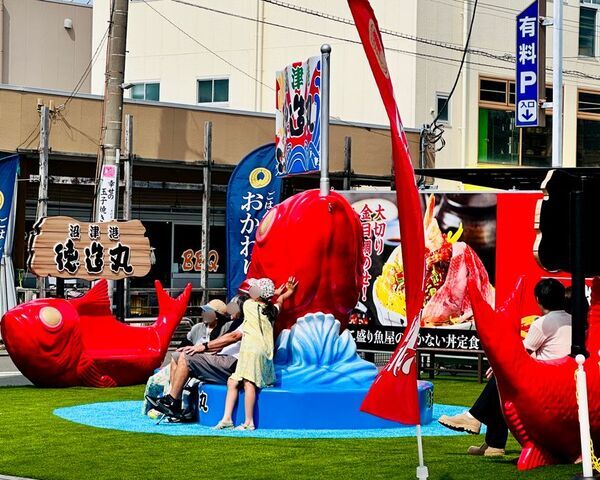 沼津港に「金目鯛」の聖地。徳造丸が「食・買・学・遊・寛」を備えた4施設をフルオープン。