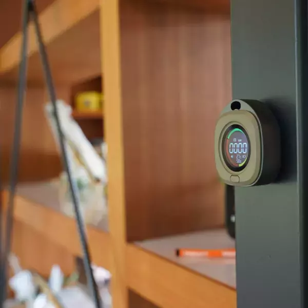 SNSで広がる“安全意識”「沢田テント 日本製センサー搭載 一酸化炭素チェッカー」に新色ブラック登場