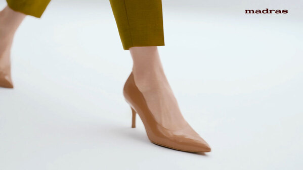 madrasリカバリーインソールのタクシーサイネージ