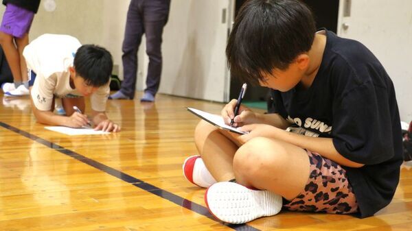 【実証実験】小学生の運動能力が131％向上！『教育パワーシューズ』が反復横跳びの記録を劇的に更新