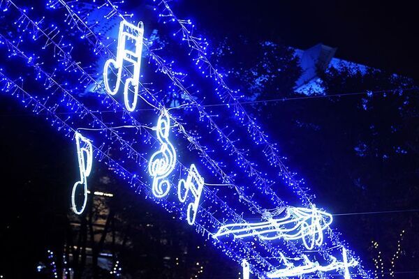 『けやきひろばイルミネーション 2025-26』「原信夫とシャープス＆フラッツ」点灯セレモニー11/1開催