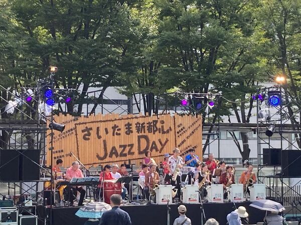 『けやきひろばイルミネーション 2025-26』「原信夫とシャープス＆フラッツ」点灯セレモニー11/1開催