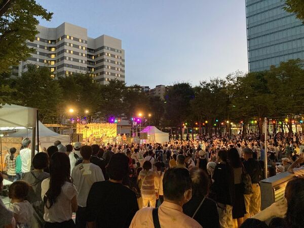 『けやきひろばイルミネーション 2025-26』「原信夫とシャープス＆フラッツ」点灯セレモニー11/1開催