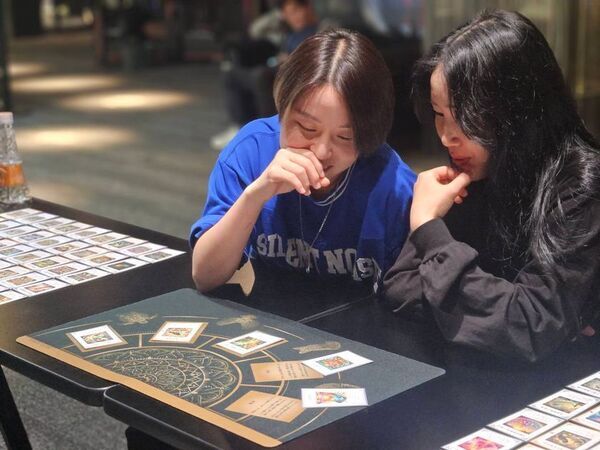 世界初の木質カードゲーム「DELTA SENSE」を正式発表　見える世界を〈空間〉〈現象〉〈実態〉の3種で表現