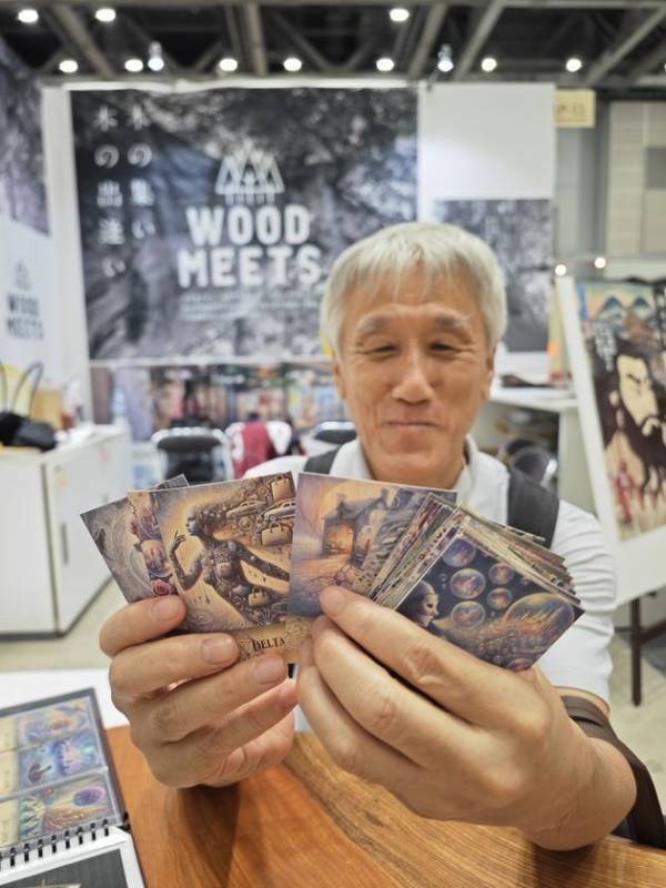 世界初の木質カードゲーム「DELTA SENSE」を正式発表　見える世界を〈空間〉〈現象〉〈実態〉の3種で表現