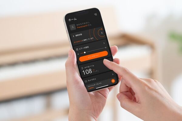 暮らしに溶け込む、ローランド×カリモク家具の新作。天然木を活かした家具仕上げのデジタルピアノを発売